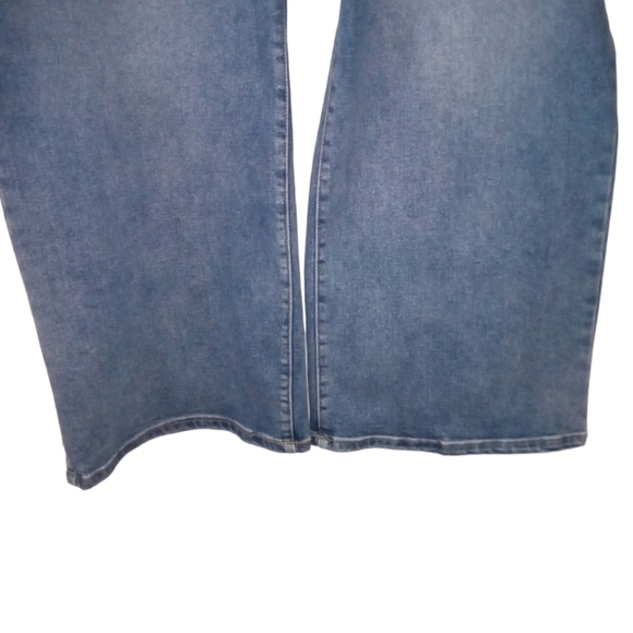 Lane Bryant Flex Magic Signature Fit Mid Rise Bootcut Jeans Plus Size 28 NWOT - Picture 6 of 10